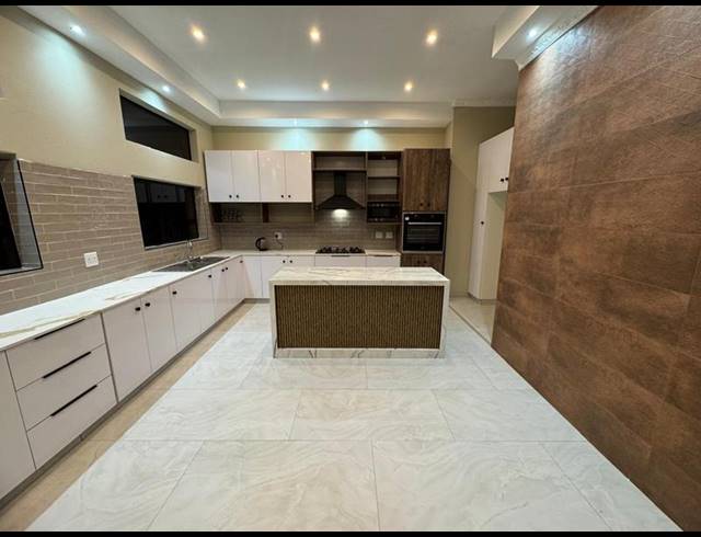 5 BEDROOM HOUSE FOR SALE IN MALVERN